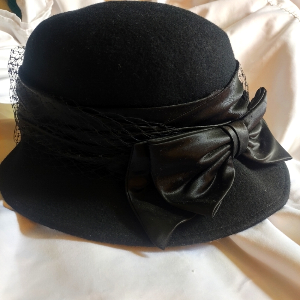 Vintage black wool Miss Bierner bucket hat
